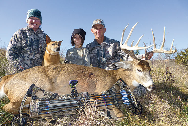 Eddie Claypool with family and whitetail buck