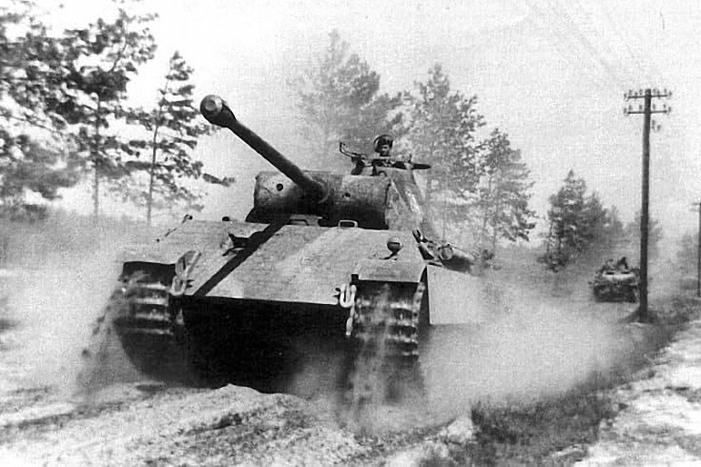 Panther vs Sherman — Which WWII Tank Was Better?