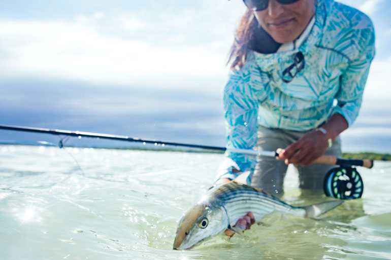 //content.osgnetworks.tv/flyfisherman/content/photos/Bonefish-at-Turneffe-Atoll-Belize.jpg