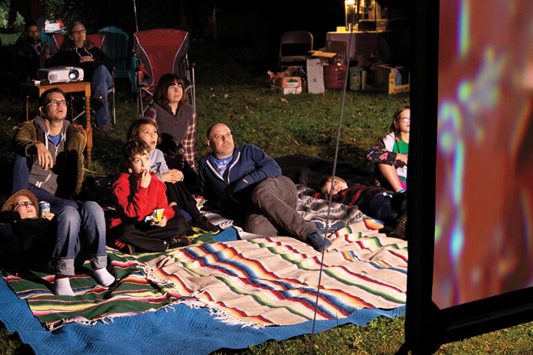 How to Create the Perfect Backyard Movie Theater