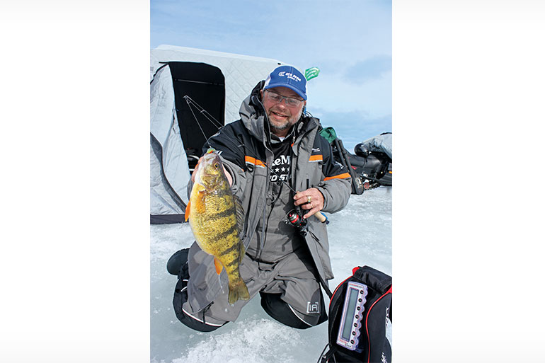 //content.osgnetworks.tv/infisherman/content/photos/Catching-Panfish-Under-Ice-With-Jigs.jpg