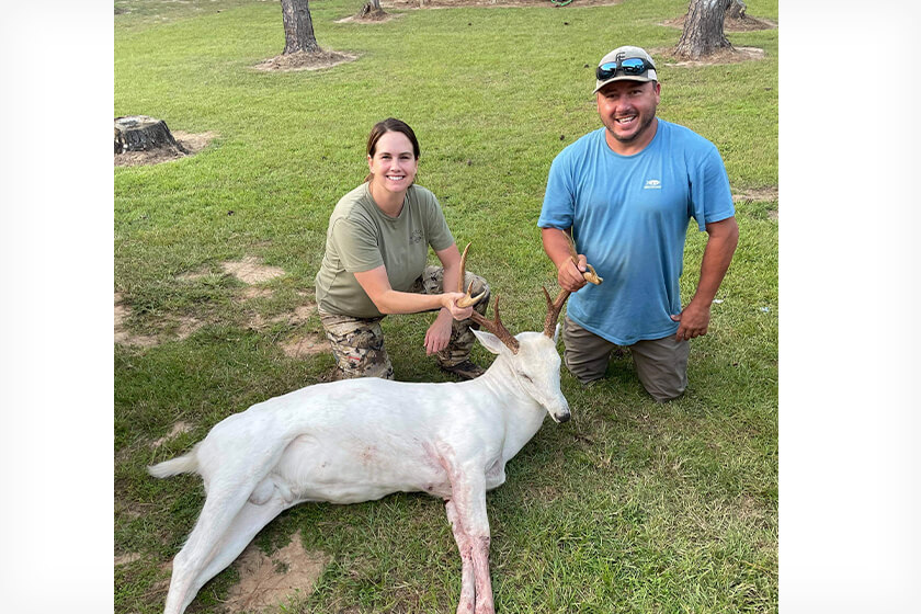 Georgia Woman Tags a Completely White Buck on Opening Day | Breaking News Bucks