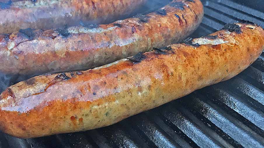 Mouth-Watering Venison Bratwurst Recipe from Scratch