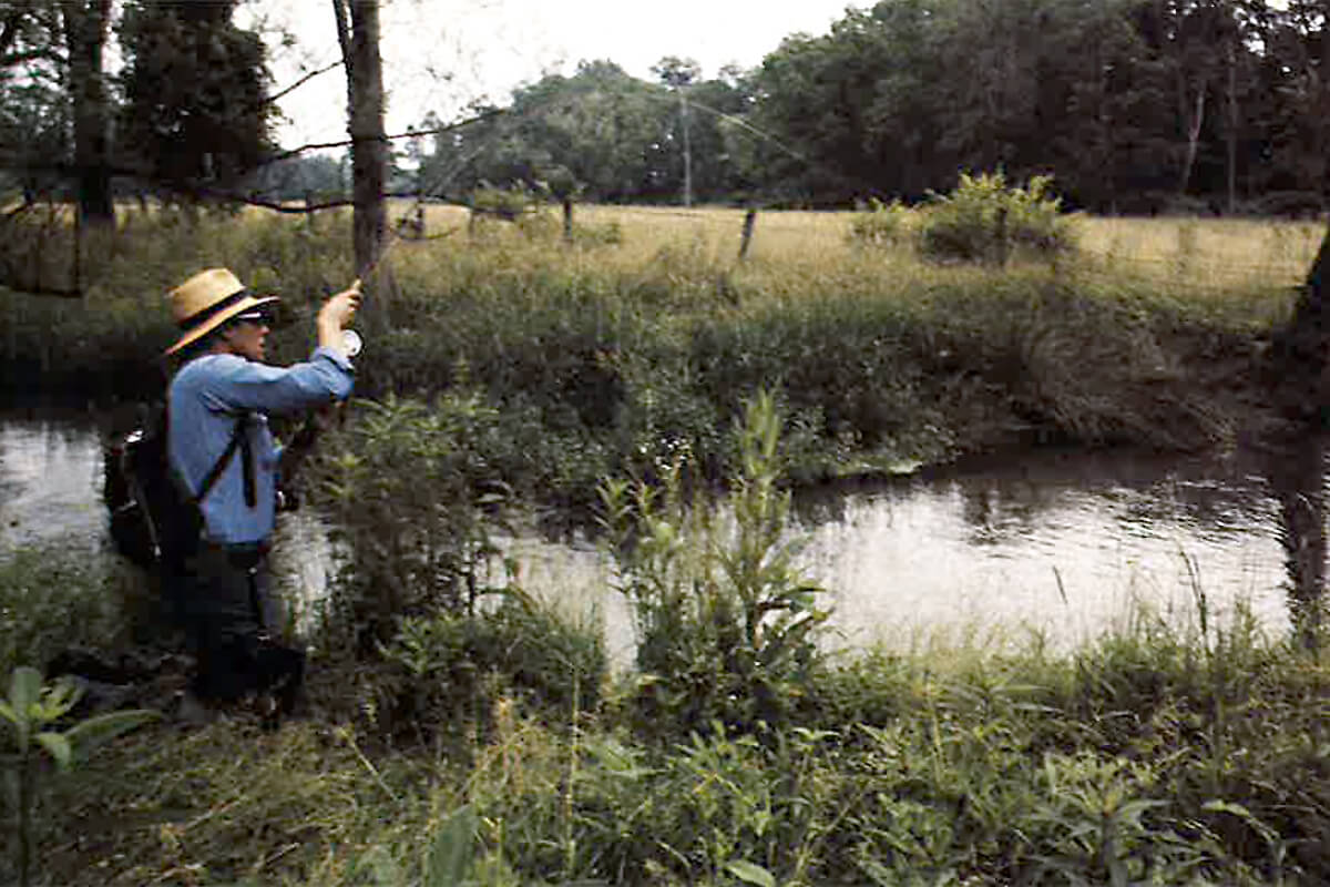 Essential Fly Fishing by Tom Meade, Paperback