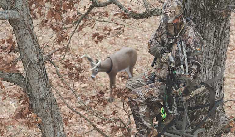 Carbomask Review - Deer Pros Deer Hunting
