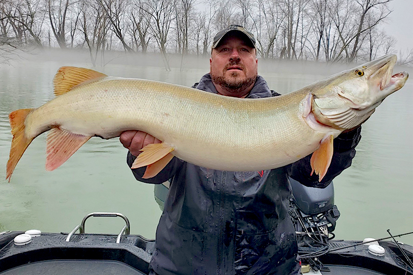 ICE Fishing MUSKY on the Rod Crazy fight almost SNAPS the ROD 