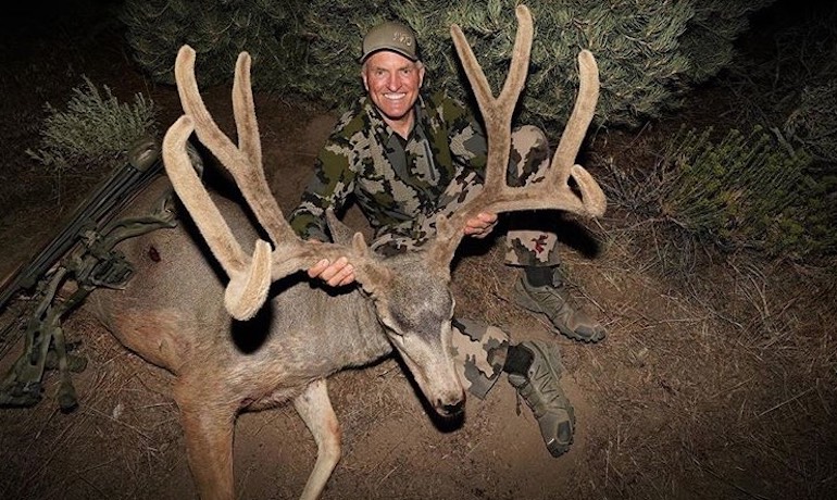 Mule Deer Bowhunter Eclipses 5,000 Inches
