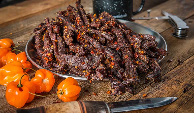 https://content.osgnetworks.tv/gameandfishing/content/photos/smoked-habanero-venison-jerky-recipe-770x450.jpg?utm_source=chatgpt.com