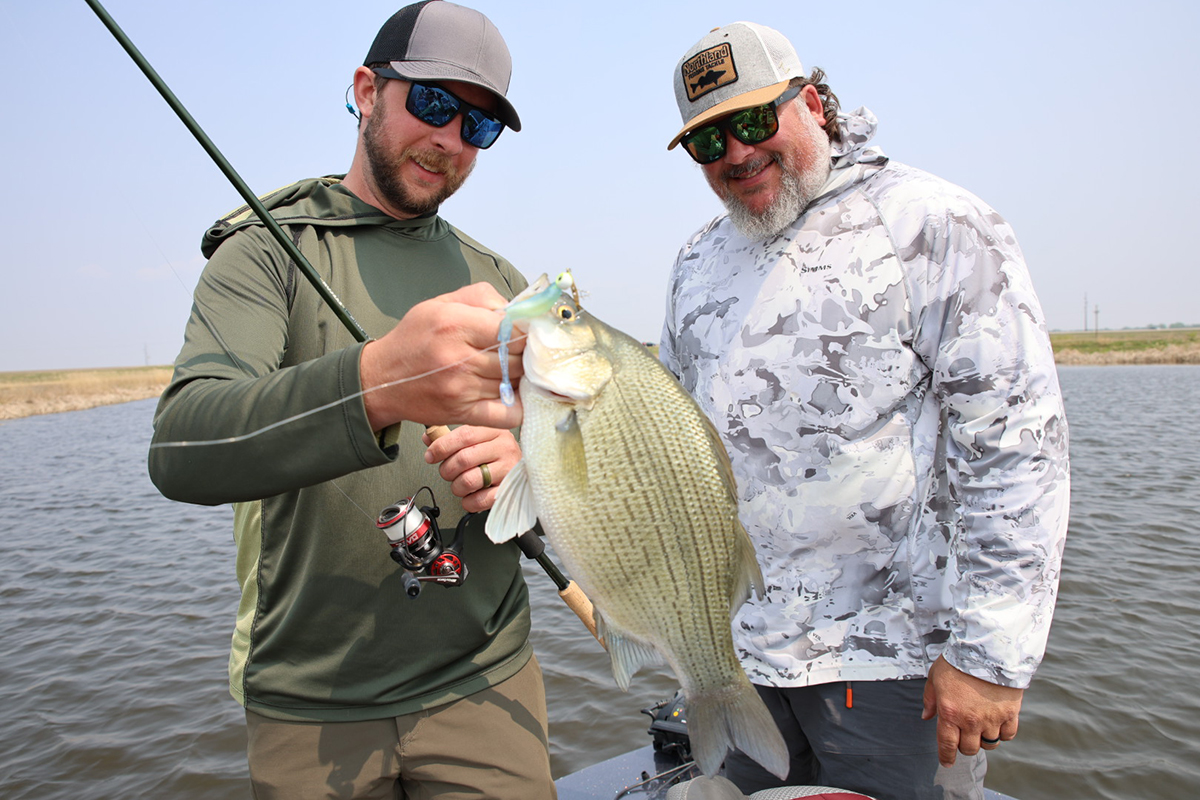 The Color Flies You Need (Walleyes and White Bass Fishing) 