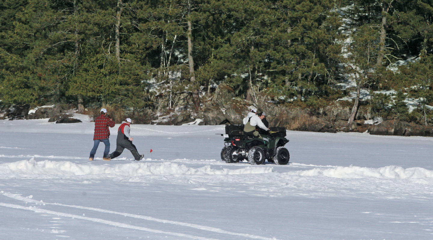 //content.osgnetworks.tv/infisherman/content/photos/Finding-Pike-on-Ice.jpg