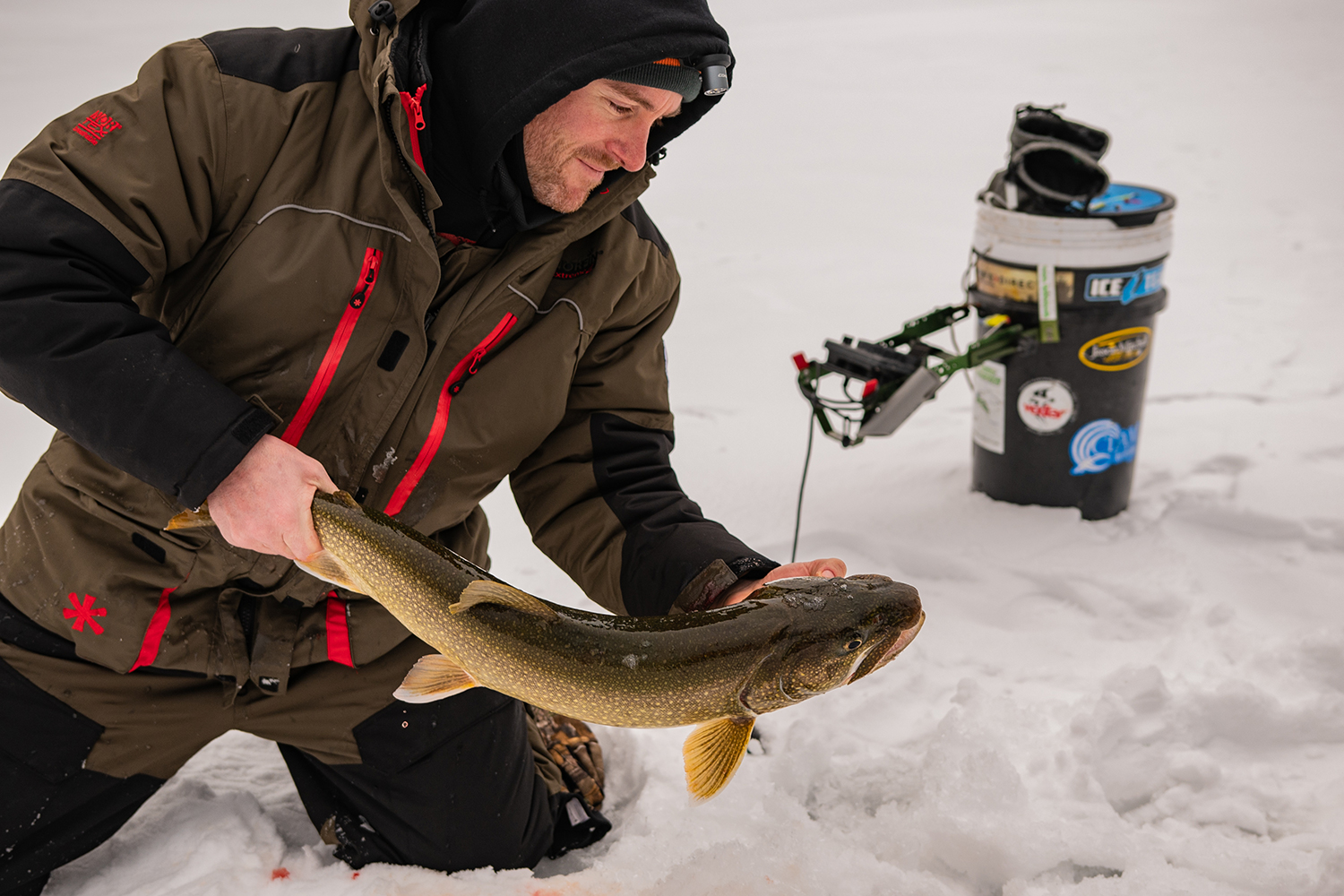 //content.osgnetworks.tv/infisherman/content/photos/Ice-Trout-Release.jpg