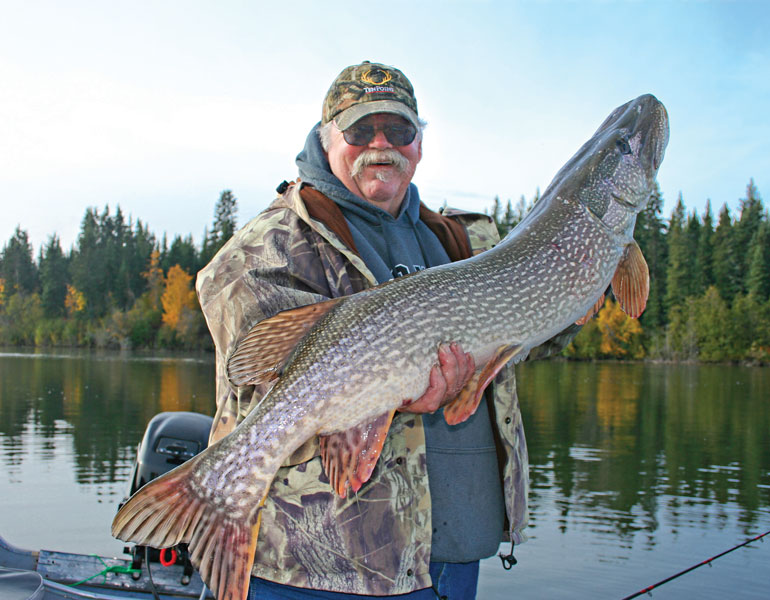 //content.osgnetworks.tv/infisherman/content/photos/Jack-Penny-Giant-Pike.jpg