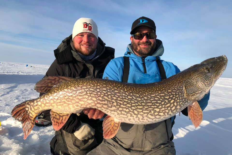 Manitoba ice fishing with Bruin Outfitting