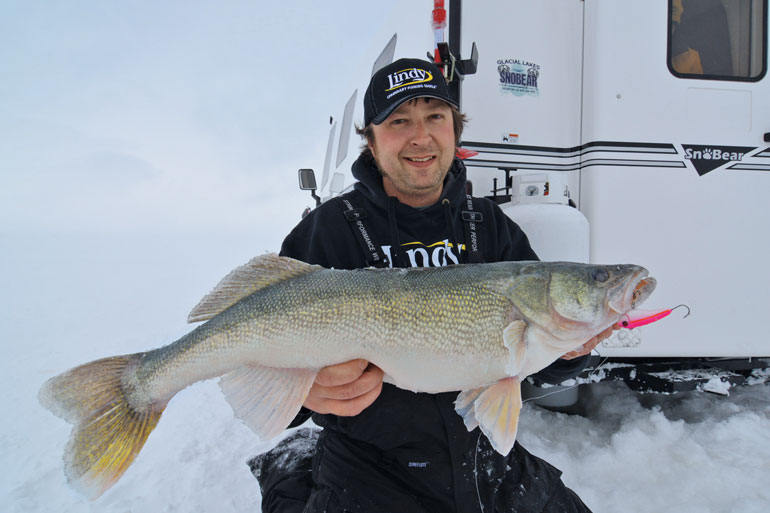 //content.osgnetworks.tv/infisherman/content/photos/Nate-Altendorf-Walleyes-on-Big-Water.jpg