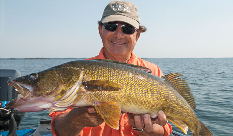 //content.osgnetworks.tv/infisherman/content/photos/Paddletails-for-Late-Season-Walleyes.jpg