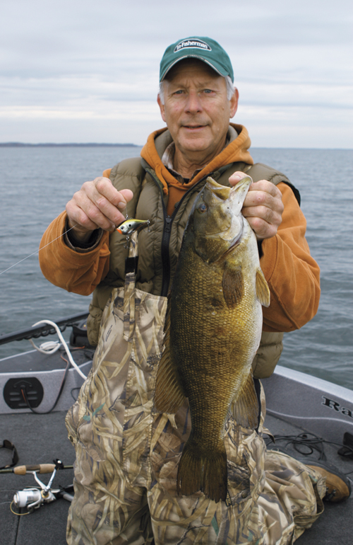 //content.osgnetworks.tv/infisherman/content/photos/Rippin-Raps-catch-big-smallmouths-in-cold-water.jpg