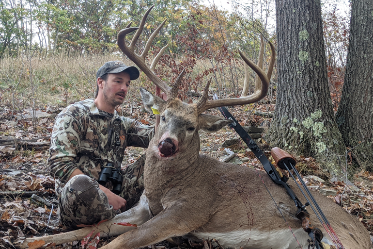 Archery hunter shoots massive 16-point buck