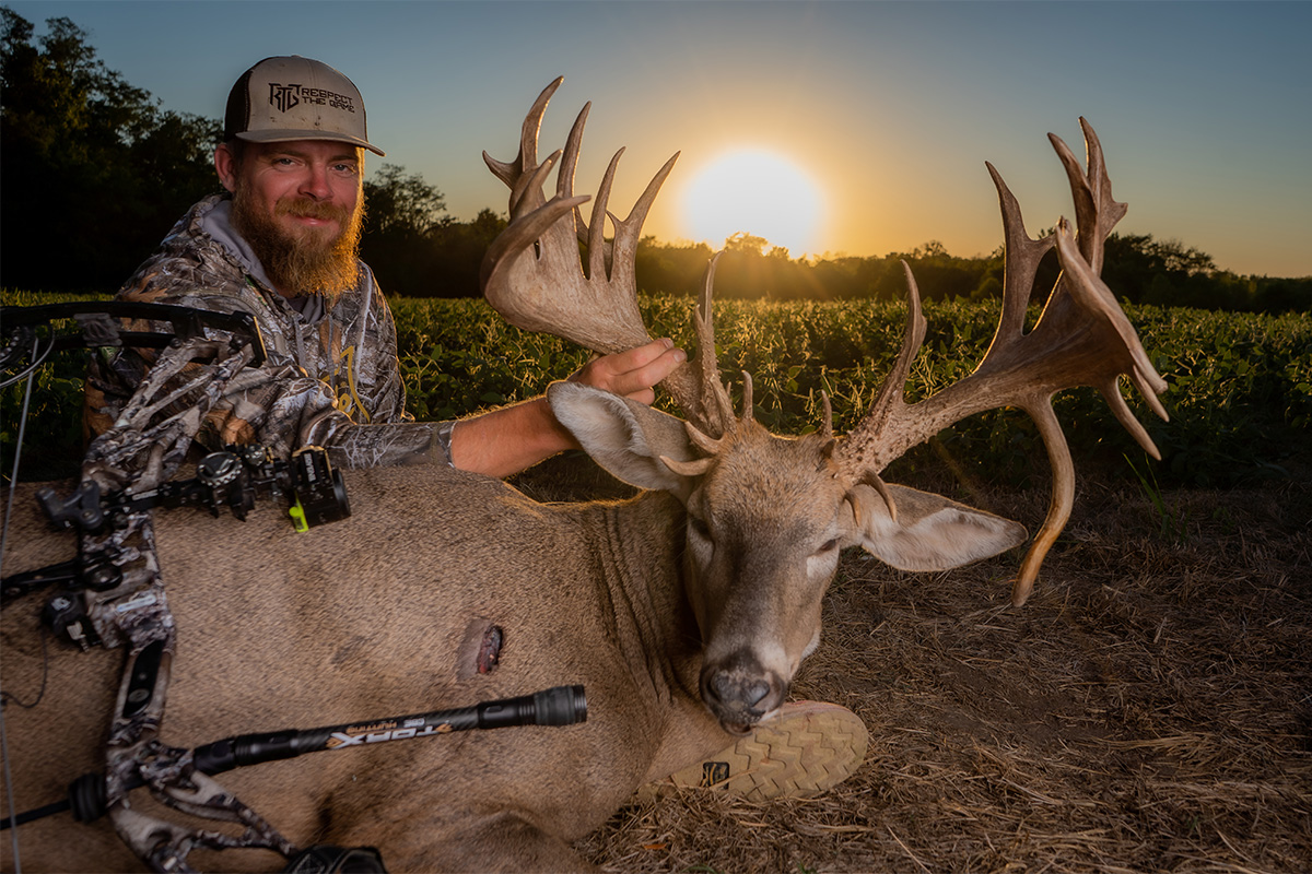 //content.osgnetworks.tv/northamericanwhitetail/content/photos/Heuser-Buck-Front-1200x800.jpg