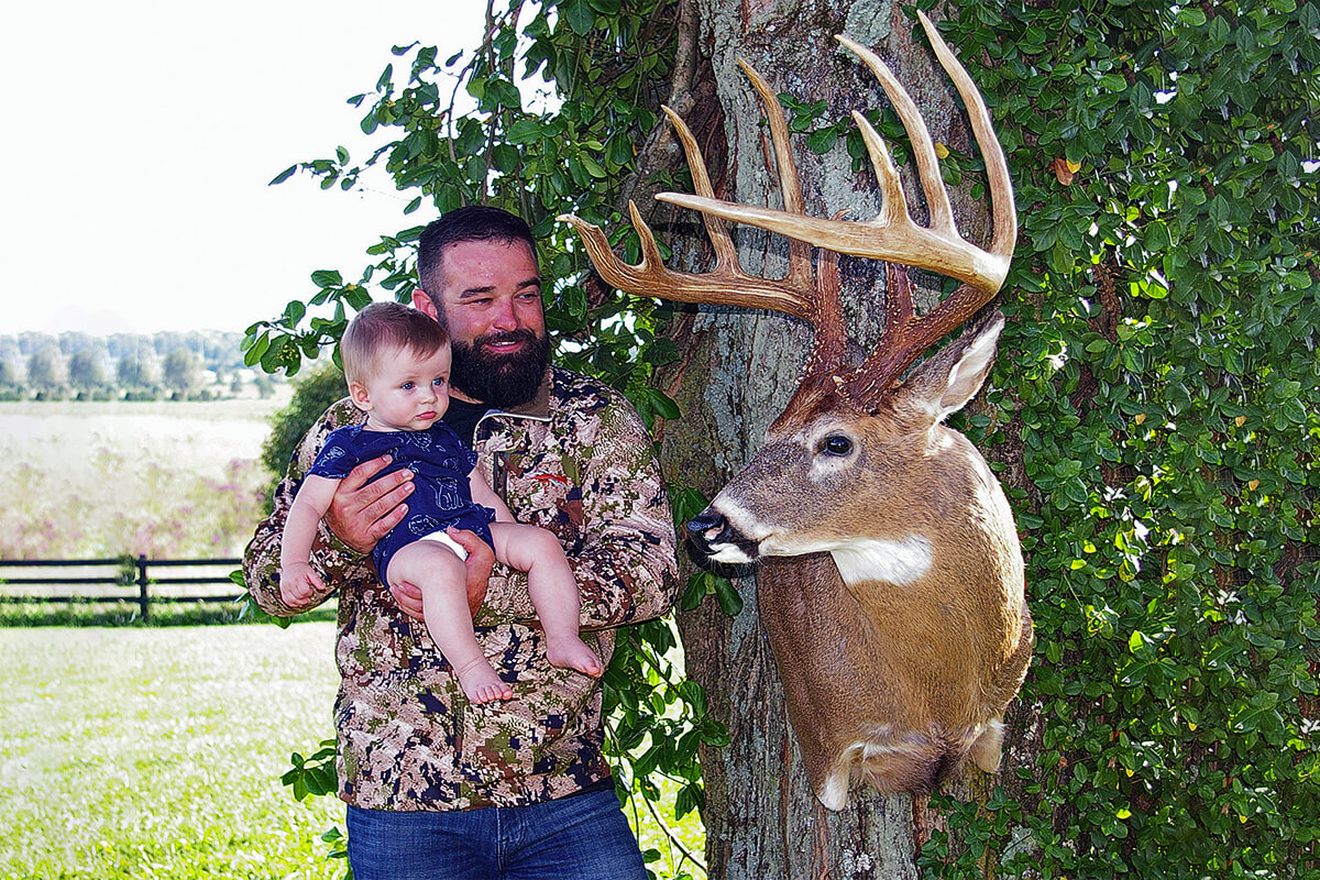 Ohio Hunter Balances Hunting and Family to Bag 190-inch Typical