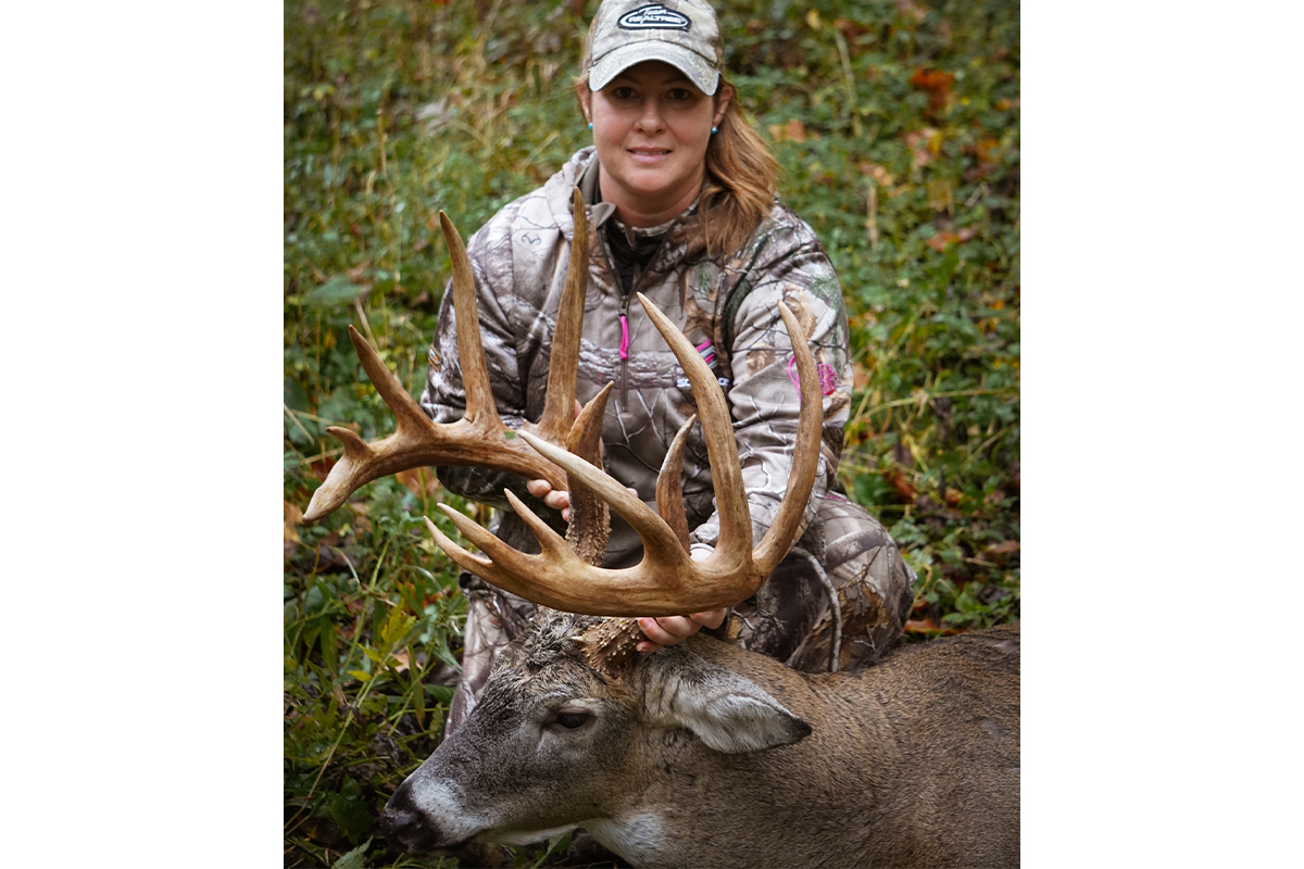 Potential Women's World Record Typical! COVER STORY! - North American  Whitetail