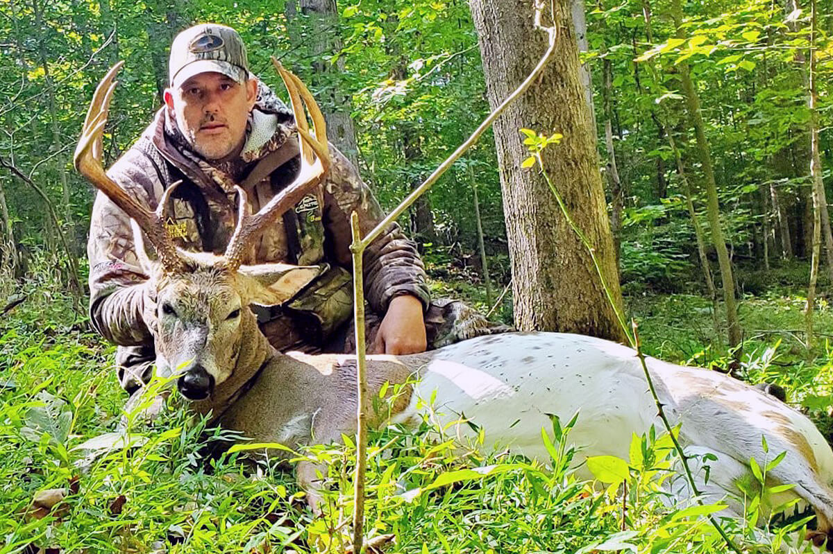 Amazing Piebald Buck Arrowed by West Virginia Hunter