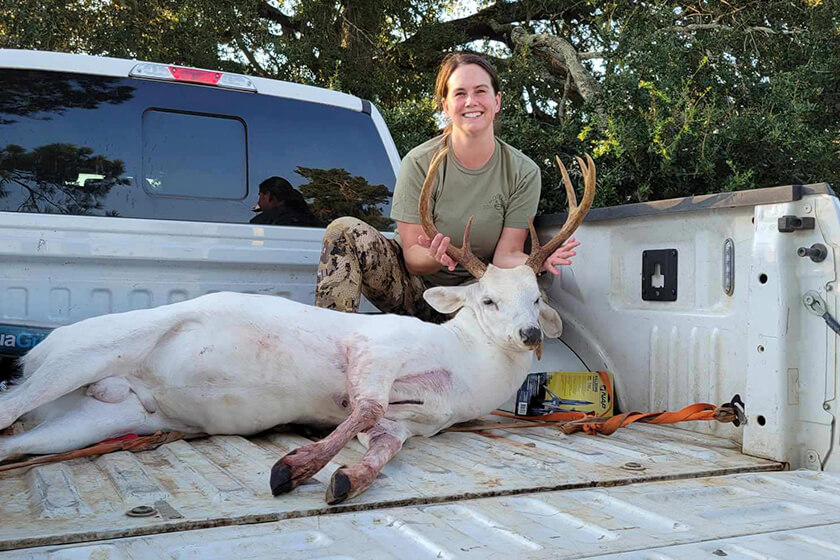 Georgia Woman Tags a Completely White Buck on Opening Weekend | Breaking News Bucks