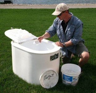 The writer mixes some salt into the holding tank water to reduce stress on the baitfish. (Don Mulligan photo)