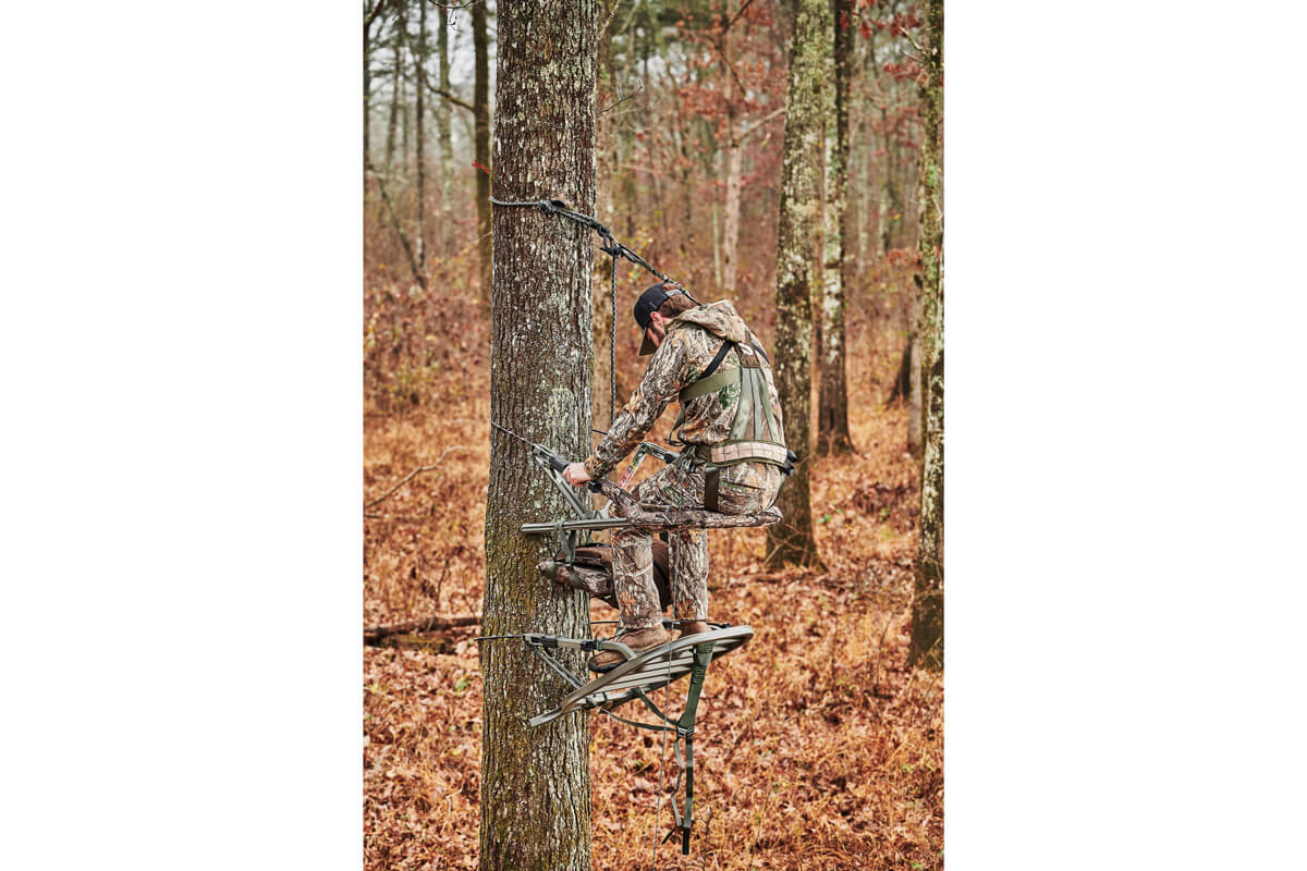 Best Climbing Tree Stand Average Midwest Outdoorsman: Summit Viper ...