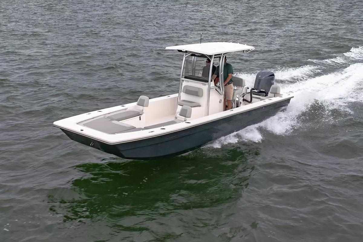 Bayboat running on bay