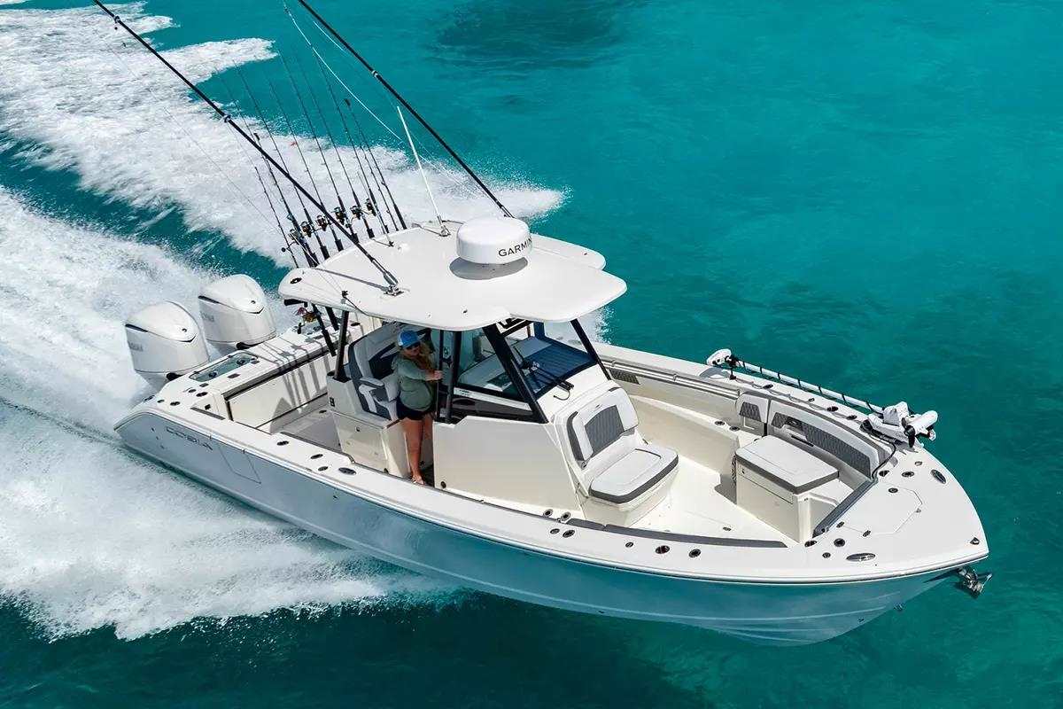 Twin engine center console fishing boat running on clear water