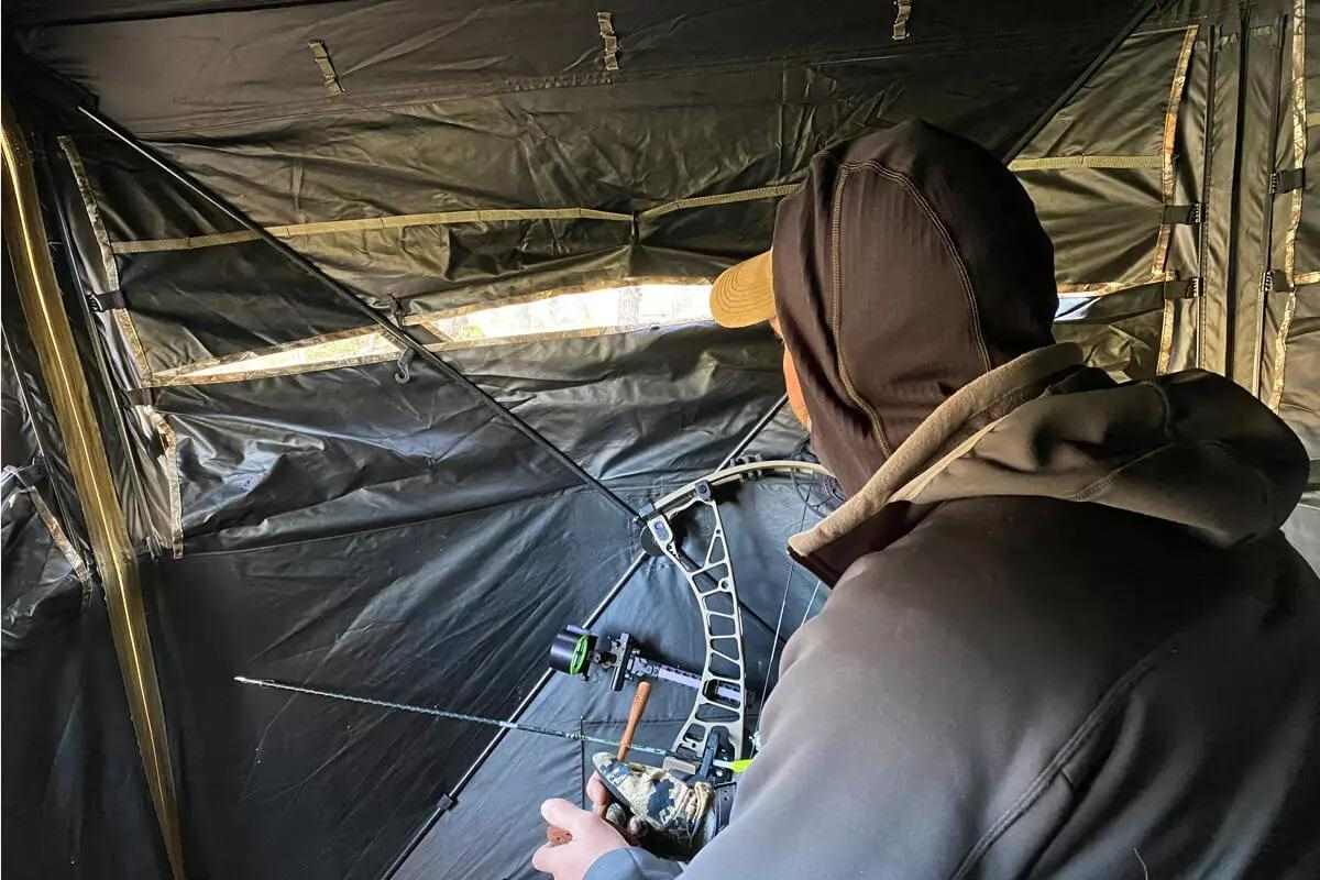 window clearance in ground blind