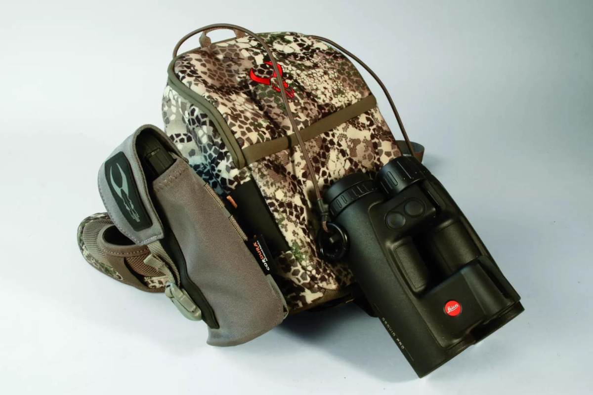 Binoculars Rig: Badlands Bino Mag 2 and Everything Pouch