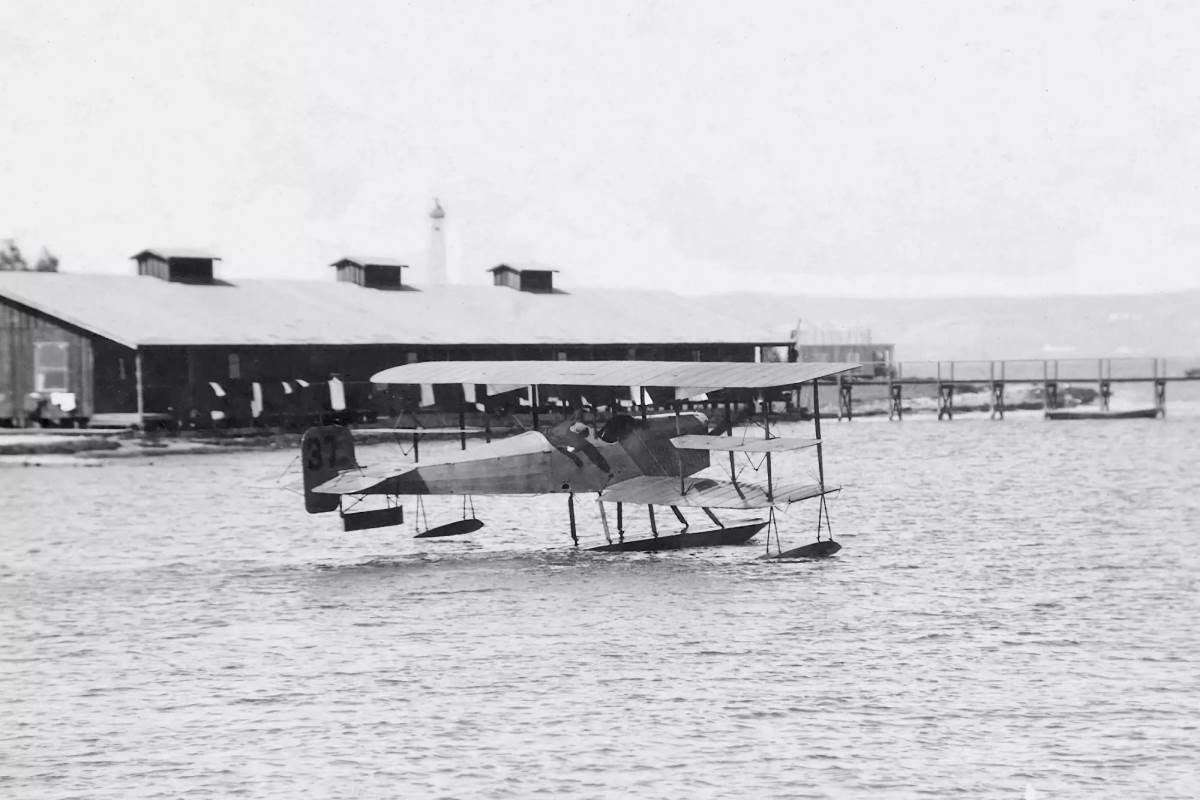 A plane taking off to go hunt ducks in flight.