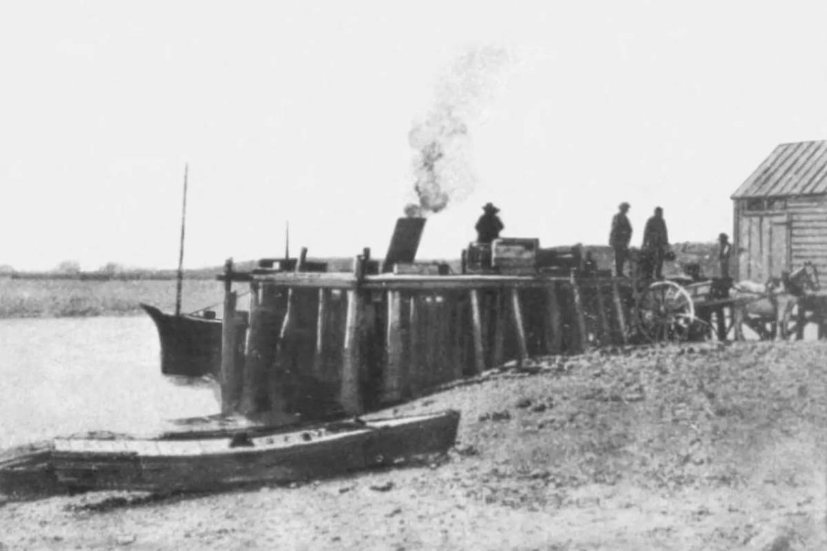 The Willis Wharf on peninsular Virginia, where Cleveland sailed on the Sunshine to Hog Island in 1892. Collier&rsquo;s National Weekly, Dec. 3, 1892, v.10. 