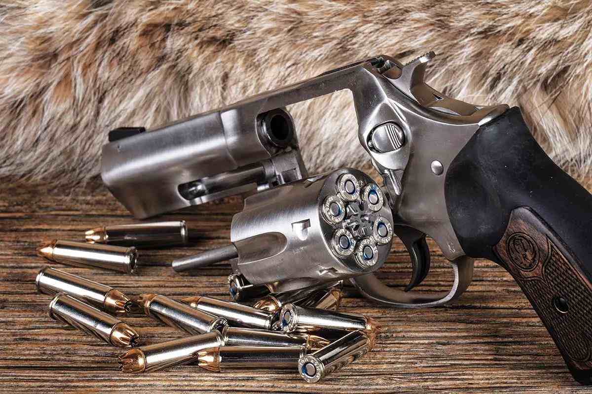 Revolver with ammo ands open cylinder