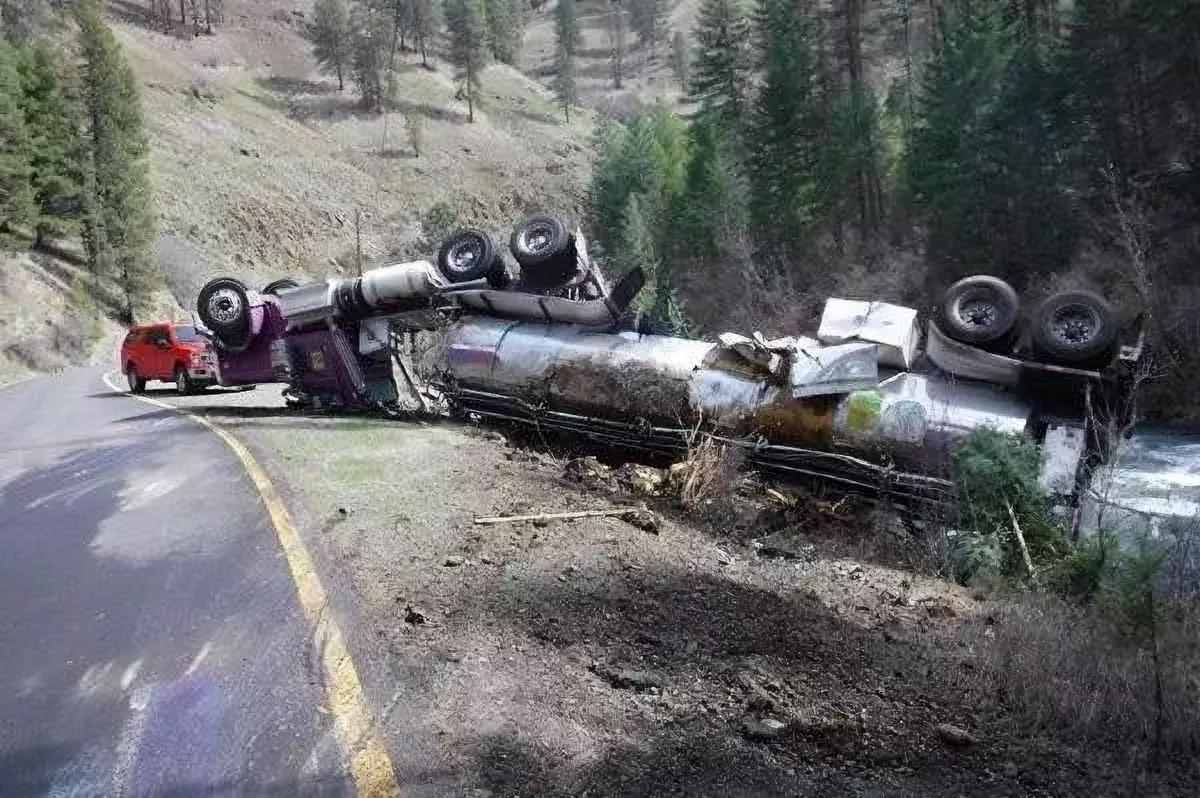 Truck Rollover Accident Dumps 77,000 Salmon into Wrong Body of Water