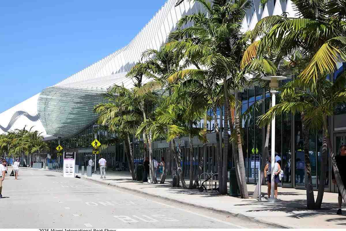 outside miami beach convention center, palm trees
