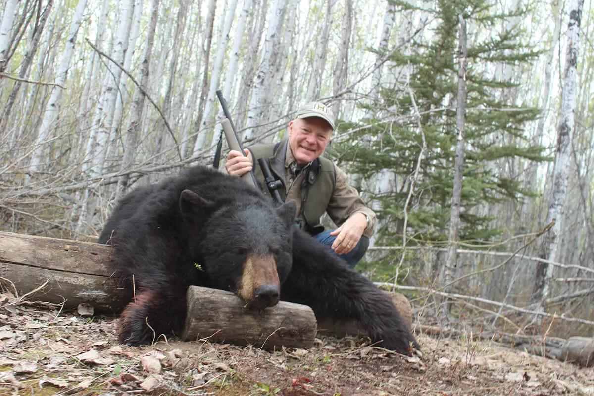 Phil Shoemaker Rifle Gear Secrets and Key Ways to Hunt Black Bears - Petersen's Hunting