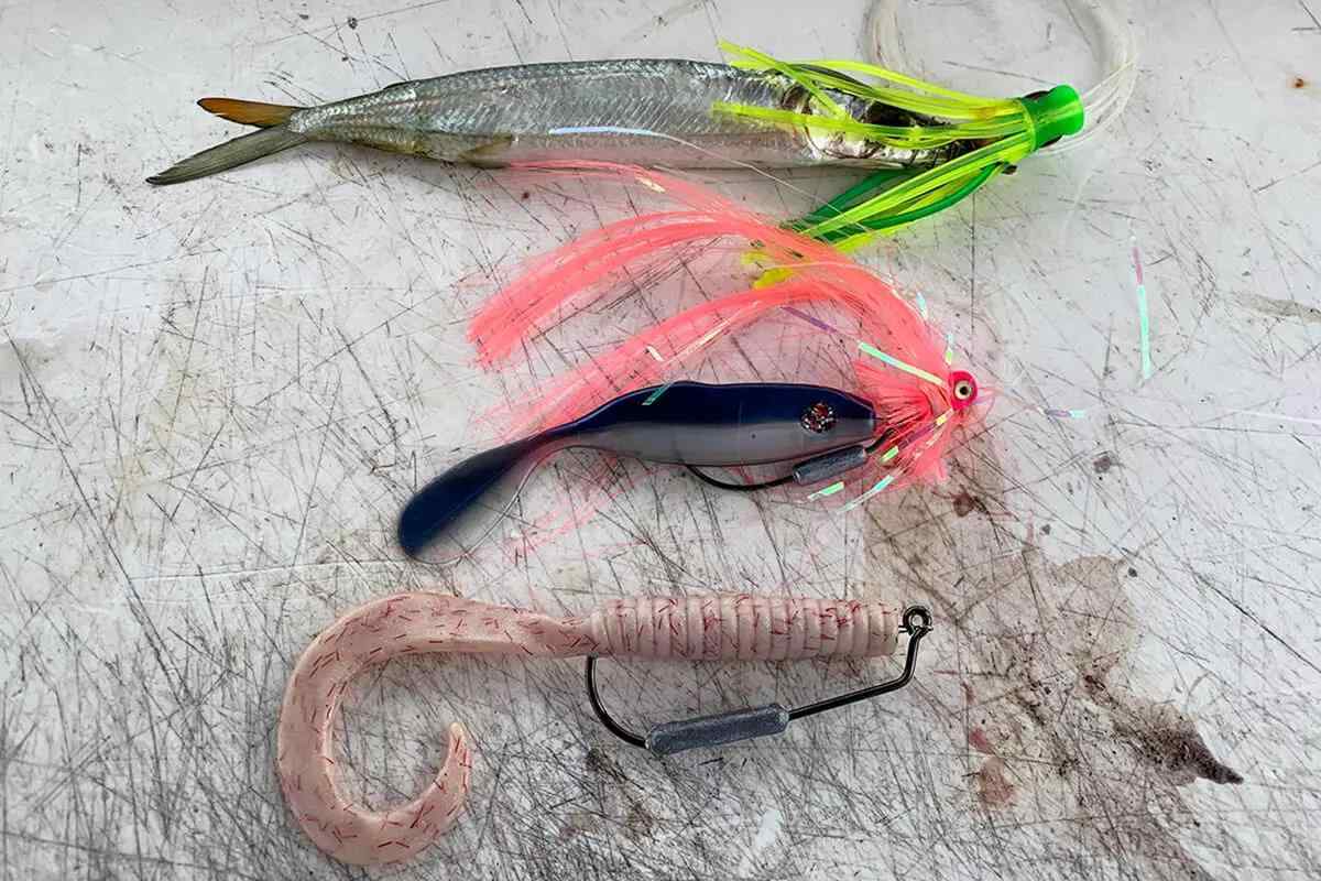 How to Rig Soft Plastic Baits/Lures WEEDLESS for Saltwater Fishing