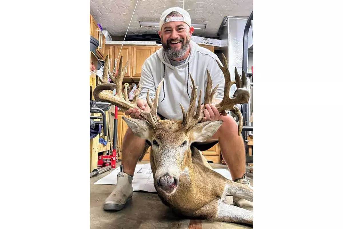 huge Indiana non-typical whitetail buck