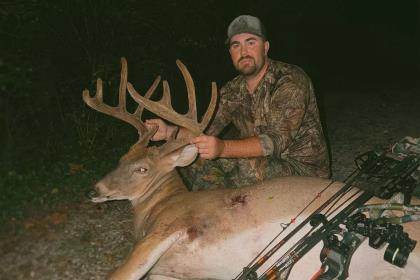 Devoted Metro Hunter Tags a Wonderful Tennessee Velvet Trophy