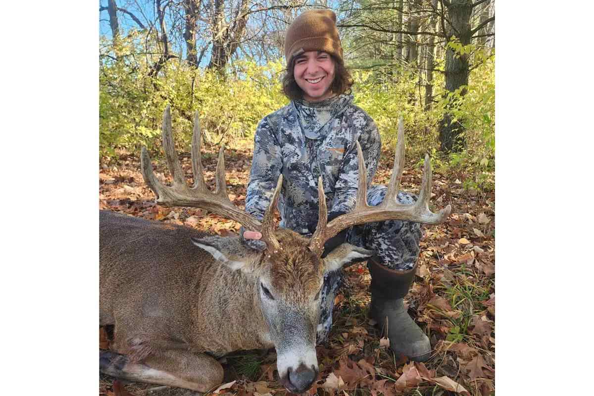 martino-killing-big-deer-inline