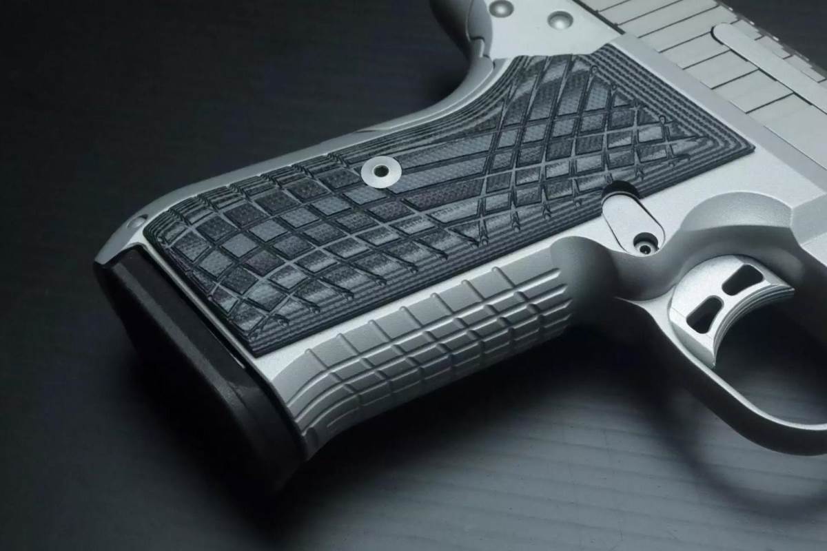 Stippled grib on the Kimber KDS9c compact pistol 