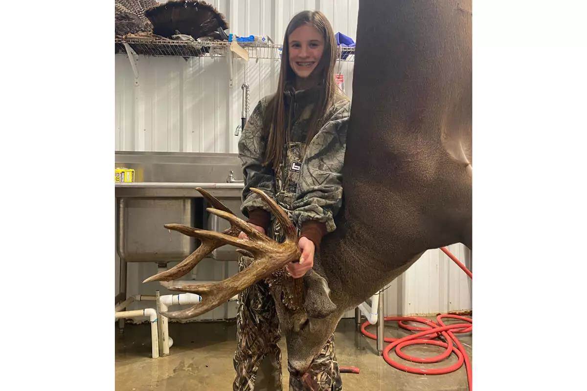 bnb-alexa-hilderbrand-hanging