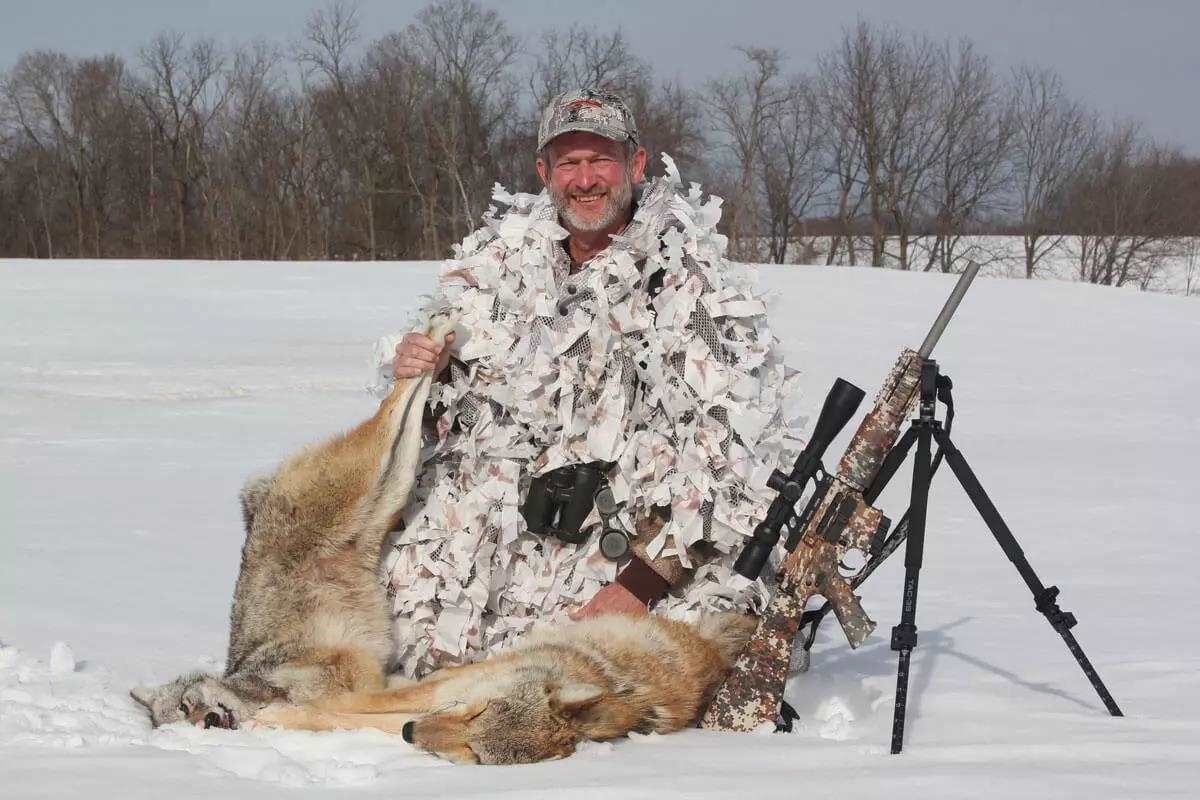 Lovestruck Coyotes: Advantage Hunter!