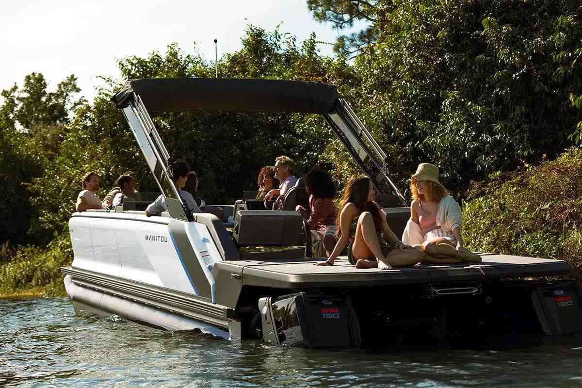 5 Reasons Why Pontoon Boats are Perfect for Family Getaways – Grand River  Boats