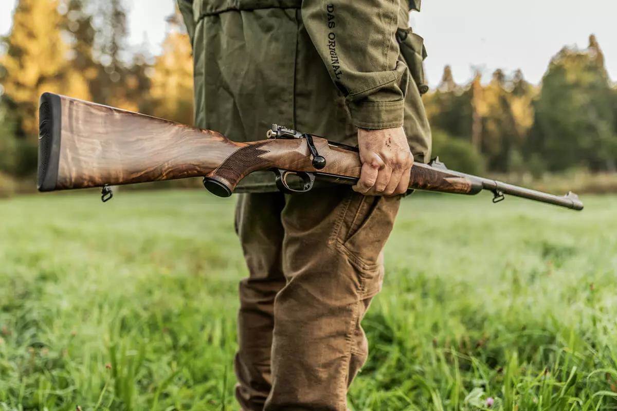 hand holding rifle