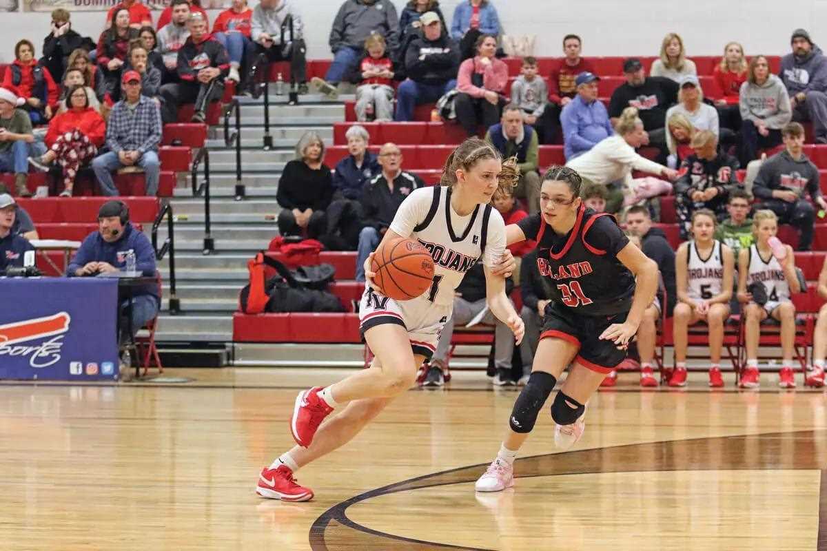 ohio teenagers playing high school basketball