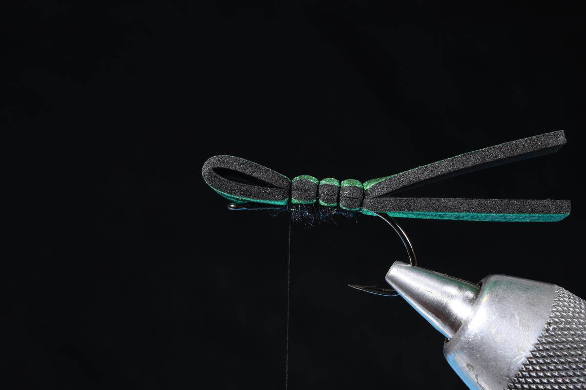 Crafting a Fly Fishing Net with a Captivating Twist: Watch the Process 