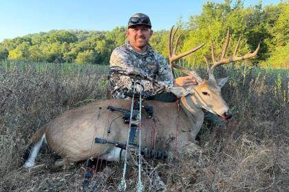 Arkansas Hog Hunter Patterns a Tremendous Early Season Buck